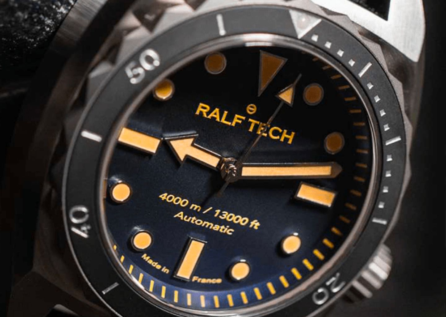 Gros plan du cadran de la montre RALF TECH THE BEAST Automatic