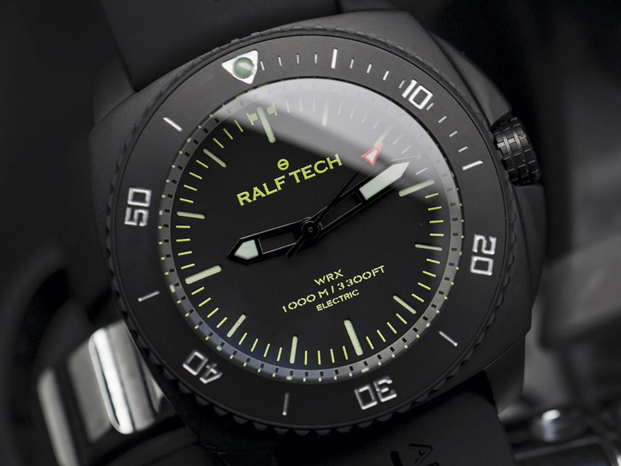 Montre RALF TECH WRX Electric noire avec index verts luminescents