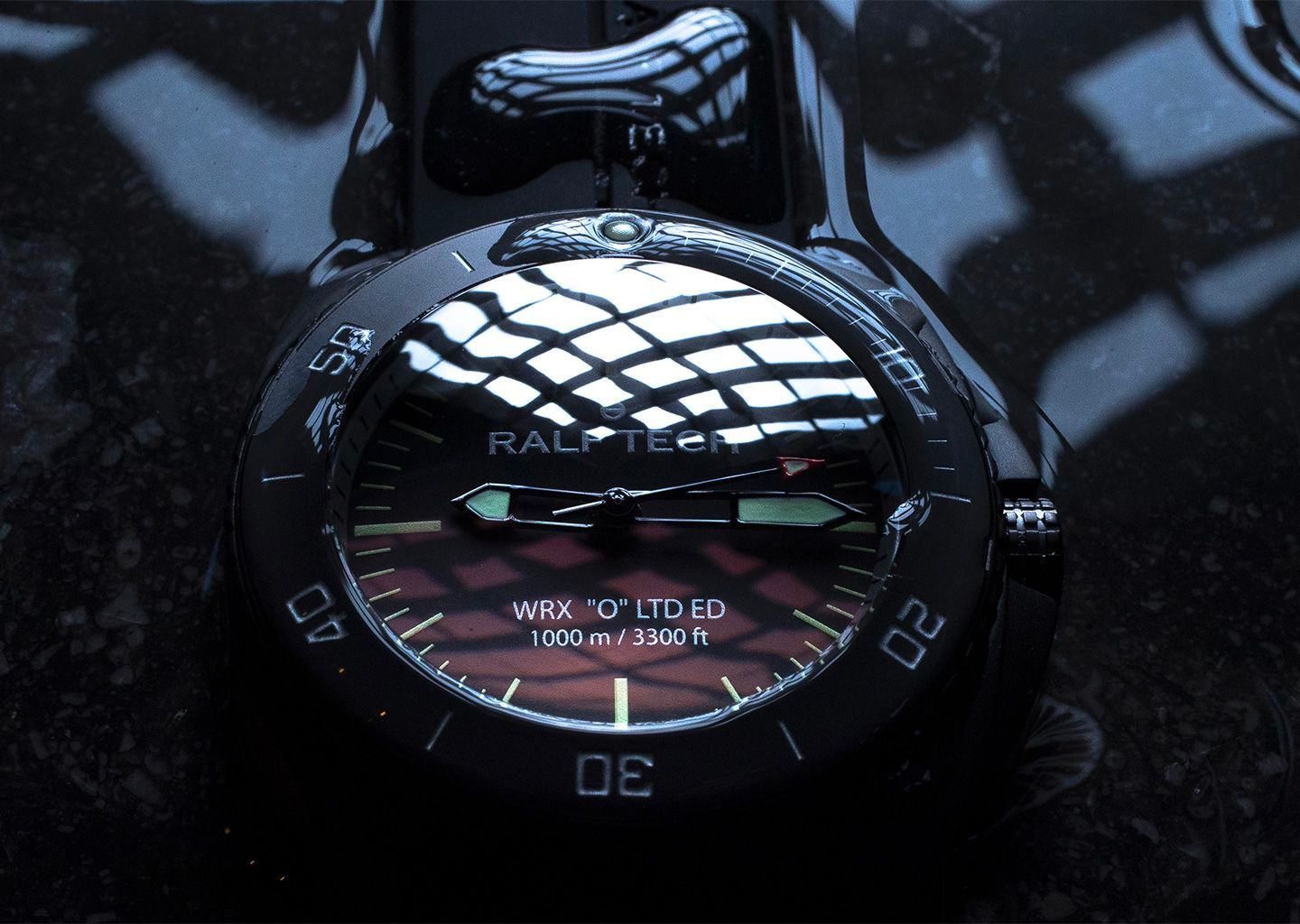Montre RALF TECH WRX noire avec aiguilles et index luminescents